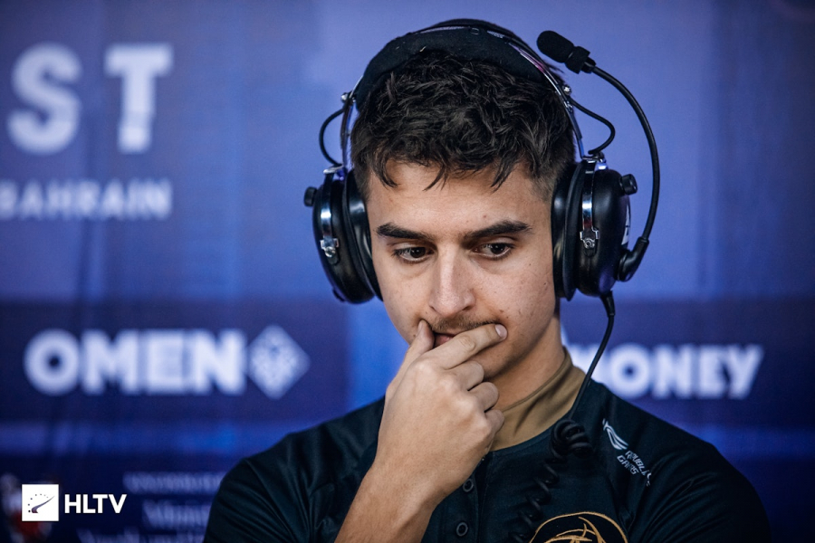 Тренер EYEBALLERS по Counter-Strike 2 связал стиль bobeksde с постоянным нажатием W Тренер EYEBALLERS по Counter-Strike 2 связал стиль bobeksde с постоянным нажатием W