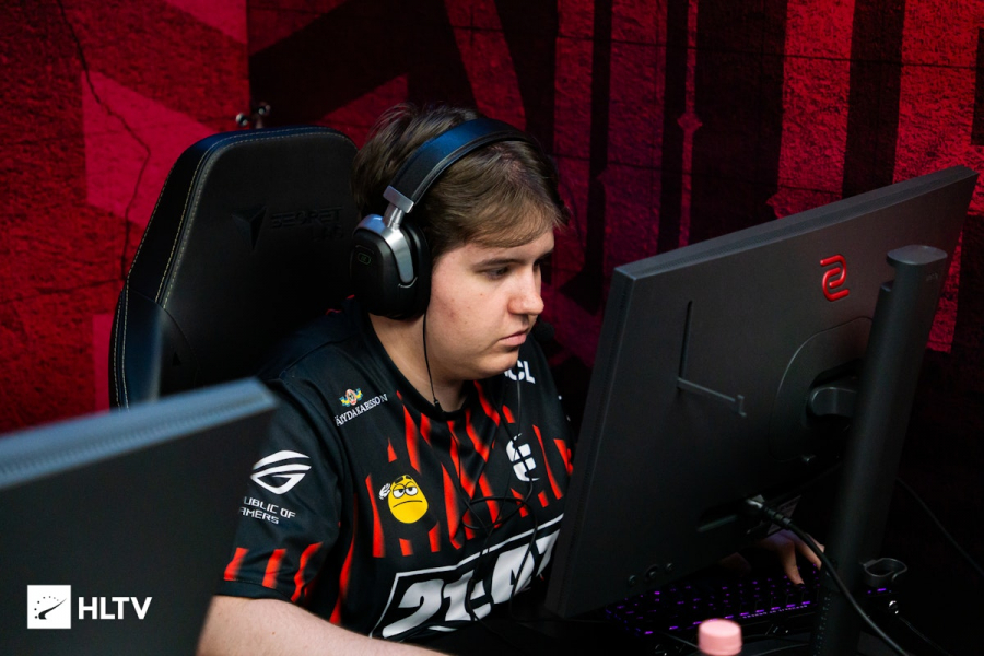 Тренер EYEBALLERS по Counter-Strike 2 связал стиль bobeksde с постоянным нажатием W Тренер EYEBALLERS по Counter-Strike 2 связал стиль bobeksde с постоянным нажатием W